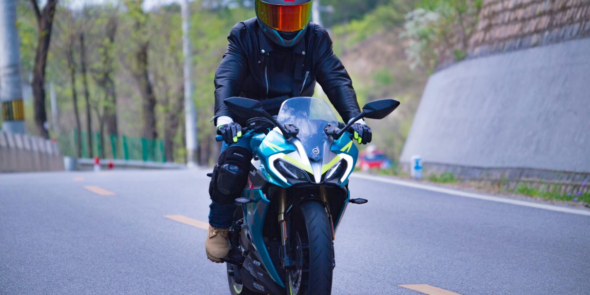 ড্রাইভিং লাইসেন্স করার জন্য আপনাকে বাংলাদেশ সড়ক পরিবহন কর্তৃপক্ষ (BRTA) এর নিয়ম অনুসরণ করতে হবে।