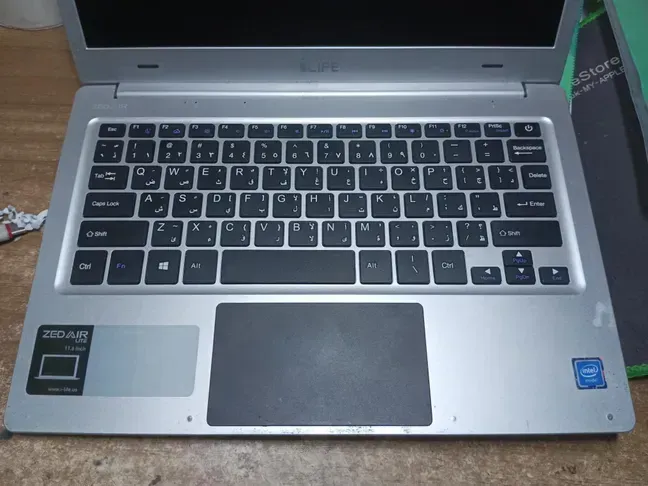 Zed Air light Silver Intel inside Operating System