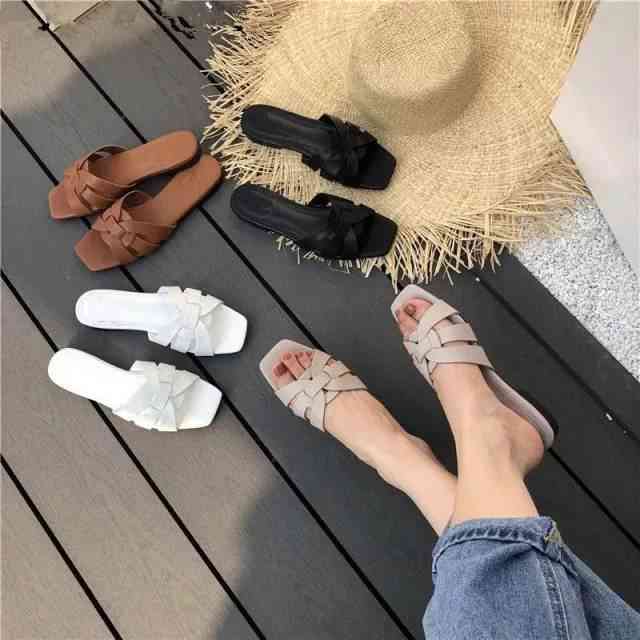 Flat sandals