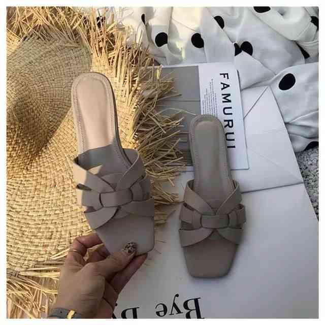 Flat sandals
