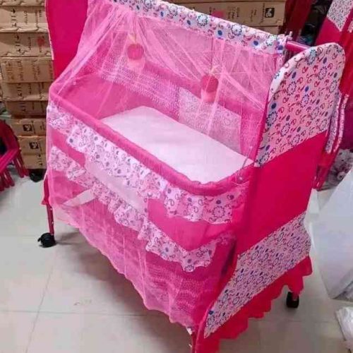 732 মডেল৷ দোলনা